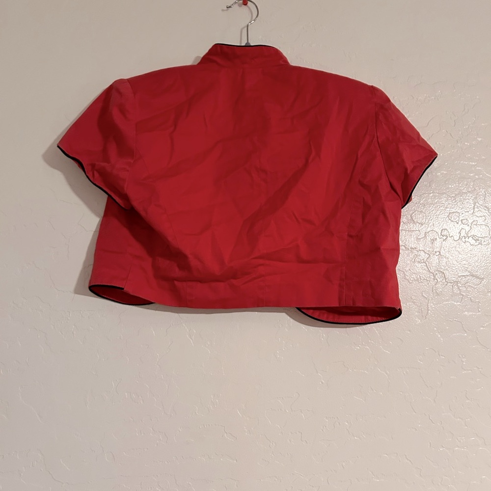 Studio I 
Size 6 
Light red